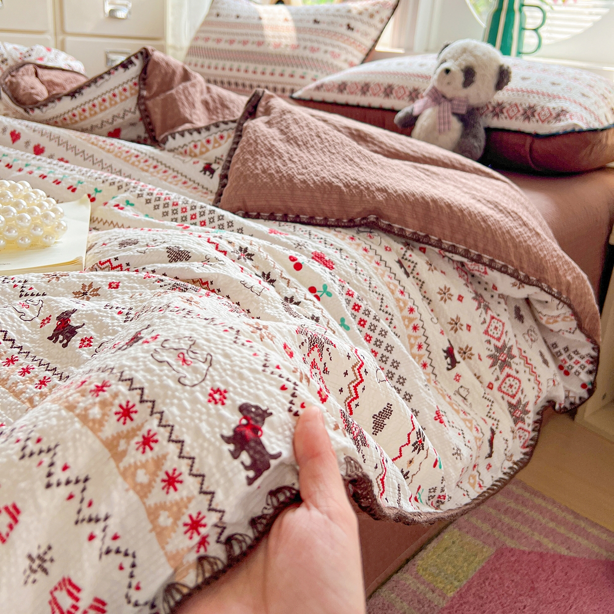 91家纺网 家纺一手货源 找家纺 恒尚居 2026新款A类泡芙纱贝壳边夏被夏凉被四件套空调被三角针绣边 【费尔岛小狗】贝壳边