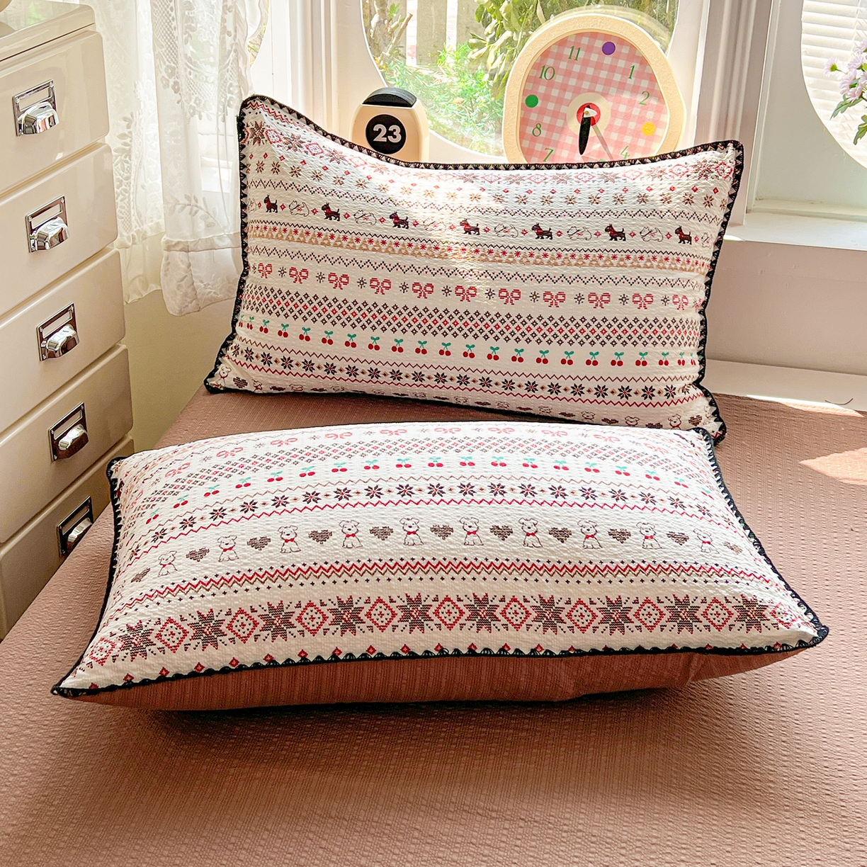 91家纺网 家纺一手货源 找家纺 恒尚居 2026新款A类泡芙纱贝壳边夏被夏凉被四件套空调被三角针绣边 【费尔岛小狗】贝壳边