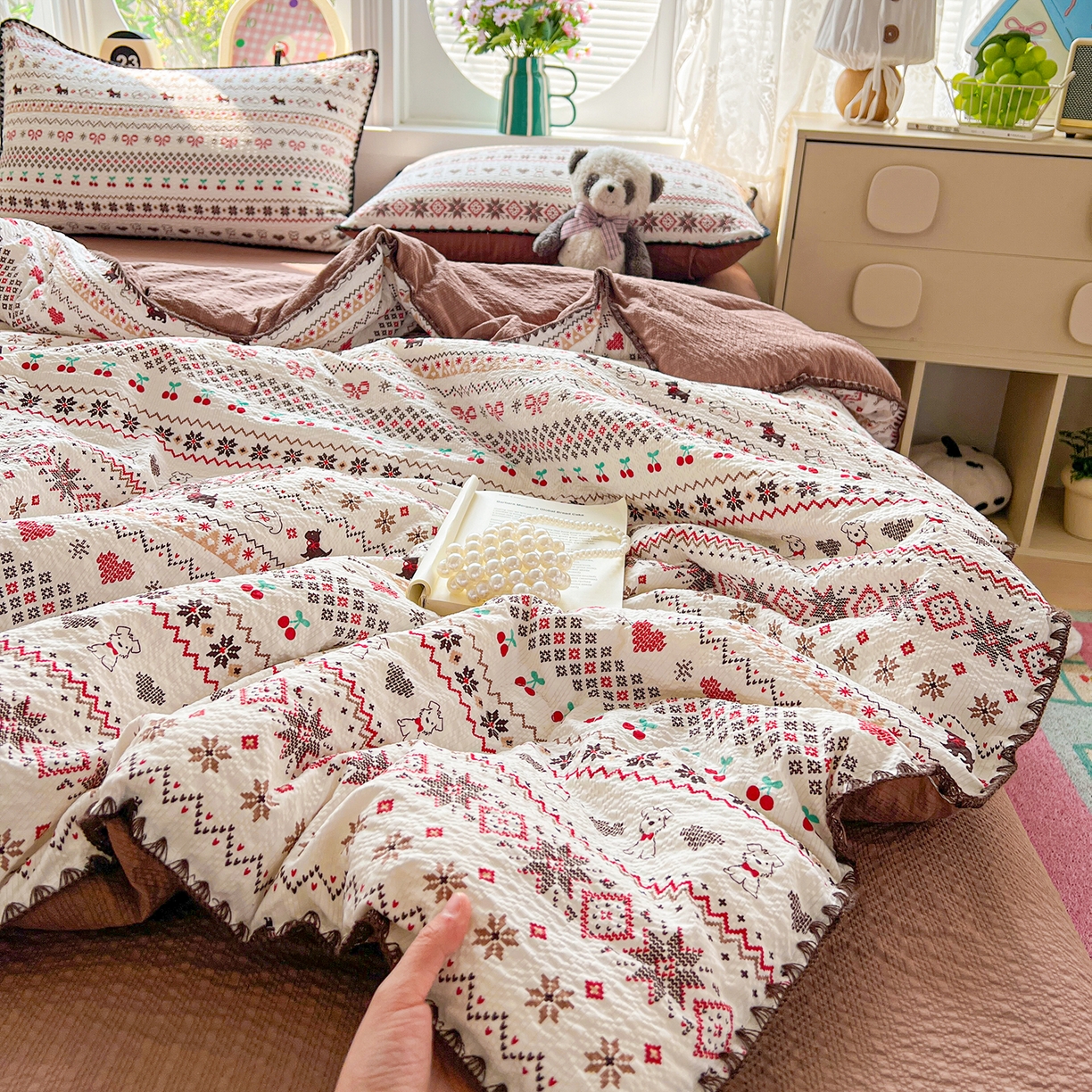 91家纺网 家纺一手货源 找家纺 恒尚居 2026新款A类泡芙纱贝壳边夏被夏凉被四件套空调被三角针绣边 【费尔岛小狗】贝壳边