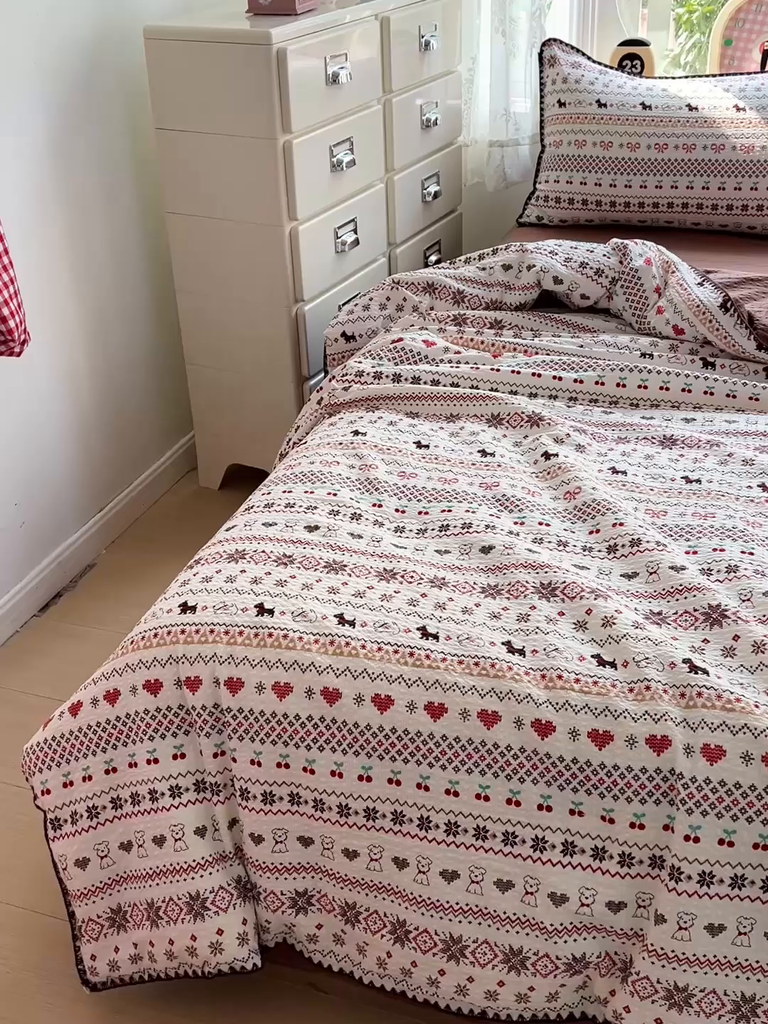 91家纺网 家纺一手货源 找家纺 恒尚居 2026新款A类泡芙纱贝壳边夏被夏凉被四件套空调被三角针绣边 【费尔岛小狗】贝壳边