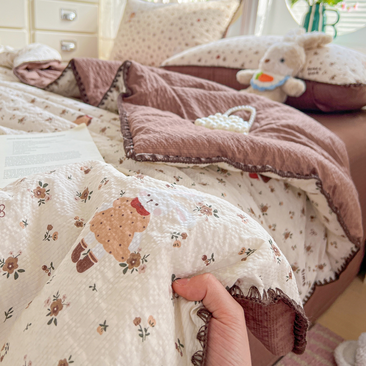 91家纺网 家纺一手货源 找家纺 恒尚居 2026新款A类泡芙纱贝壳边夏被夏凉被四件套空调被三角针绣边 【花雨小兔】贝壳边