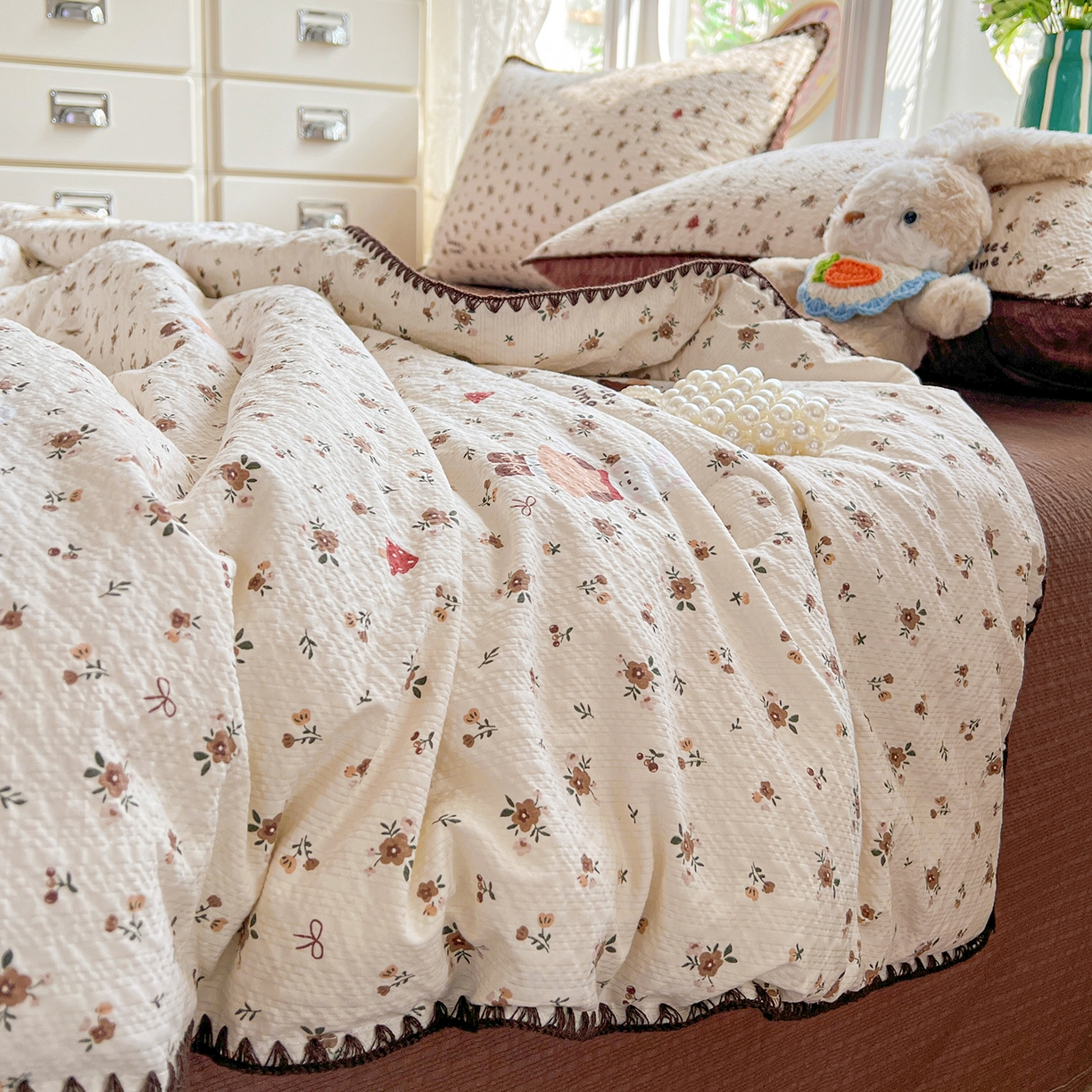 91家纺网 家纺一手货源 找家纺 恒尚居 2026新款A类泡芙纱贝壳边夏被夏凉被四件套空调被三角针绣边 【花雨小兔】贝壳边