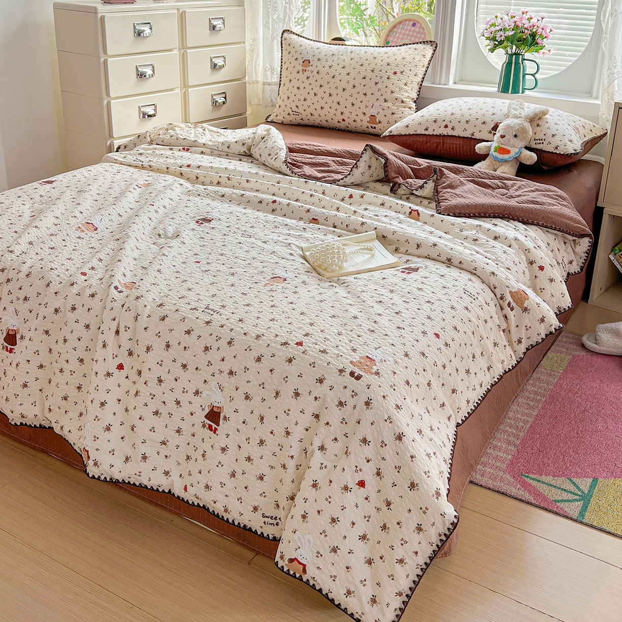 91家纺网 家纺一手货源 找家纺 恒尚居 2026新款A类泡芙纱贝壳边夏被夏凉被四件套空调被三角针绣边 【花雨小兔】贝壳边