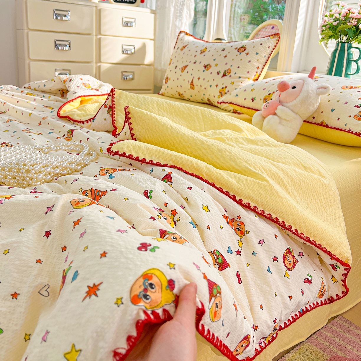 91家纺网 家纺一手货源 找家纺 恒尚居 2026新款A类泡芙纱贝壳边夏被夏凉被四件套空调被三角针绣边 【奶黄星星人】贝壳边