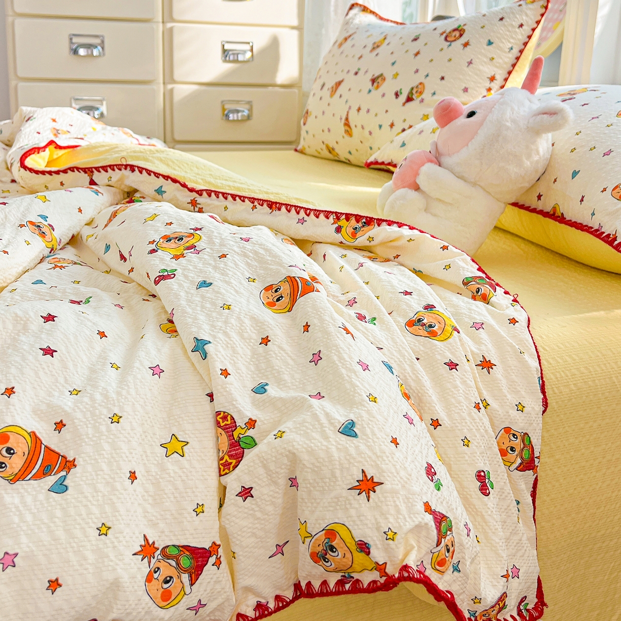 91家纺网 家纺一手货源 找家纺 恒尚居 2026新款A类泡芙纱贝壳边夏被夏凉被四件套空调被三角针绣边 【奶黄星星人】贝壳边