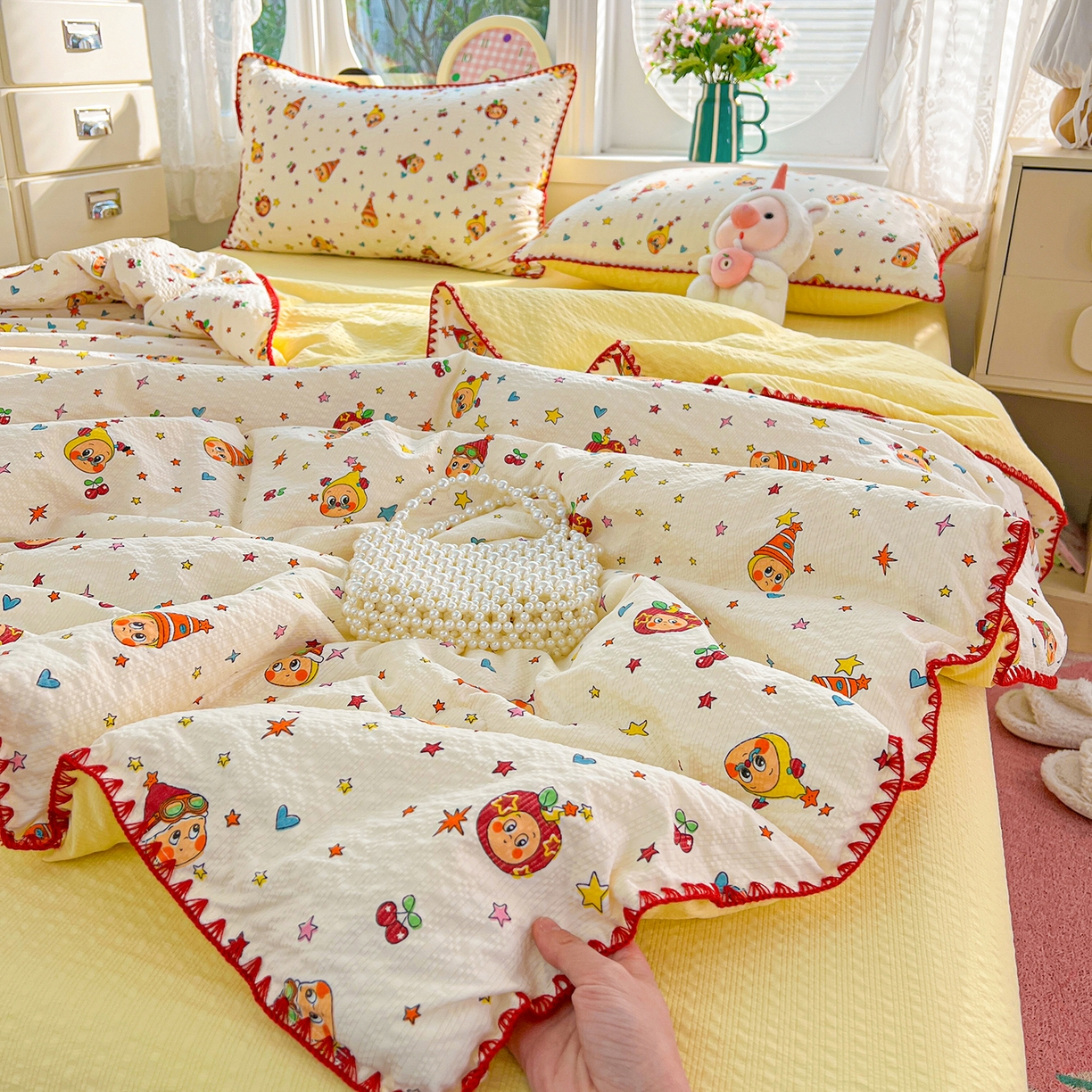 91家纺网 家纺一手货源 找家纺 恒尚居 2026新款A类泡芙纱贝壳边夏被夏凉被四件套空调被三角针绣边 【奶黄星星人】贝壳边