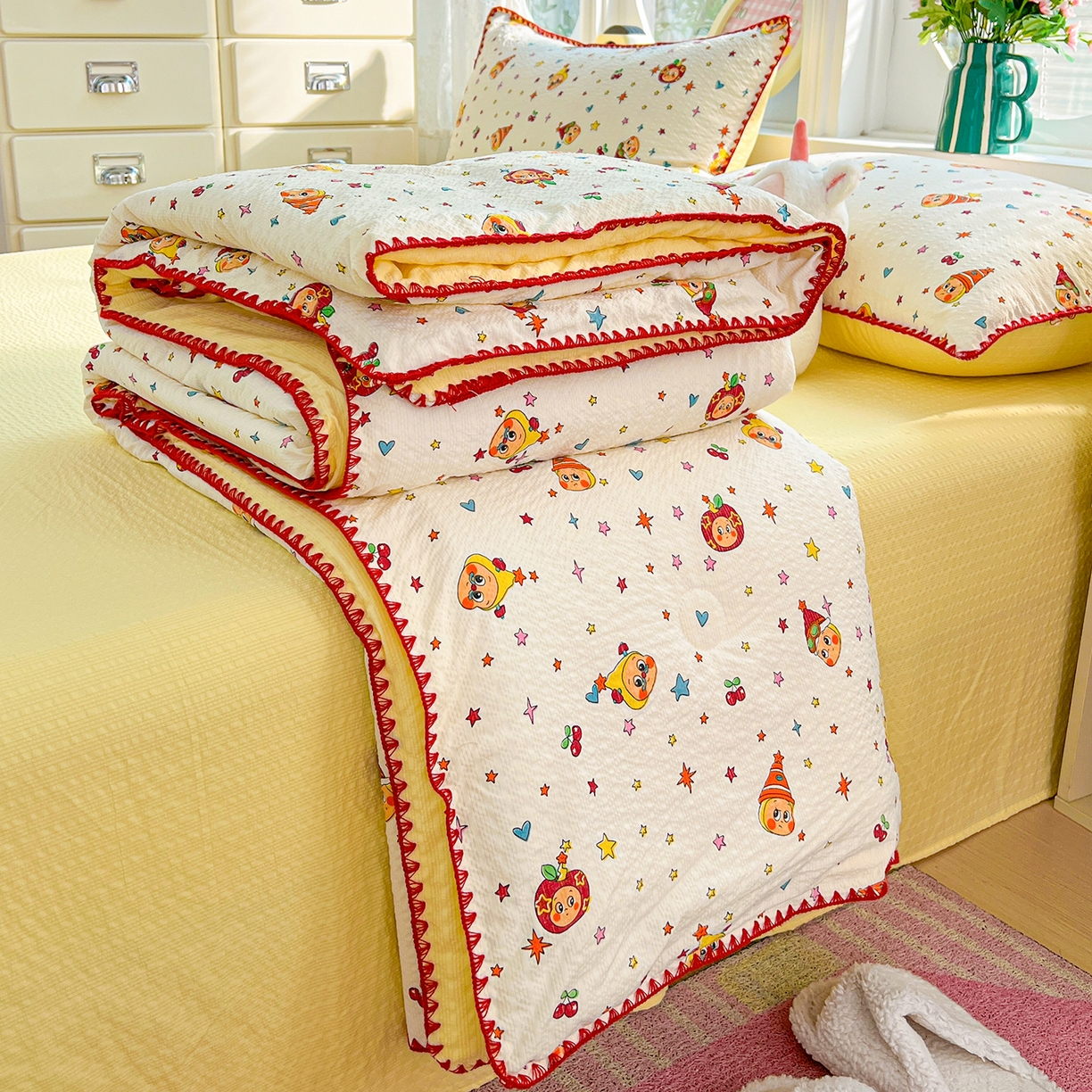 91家纺网 家纺一手货源 找家纺 恒尚居 2026新款A类泡芙纱贝壳边夏被夏凉被四件套空调被三角针绣边 【奶黄星星人】贝壳边