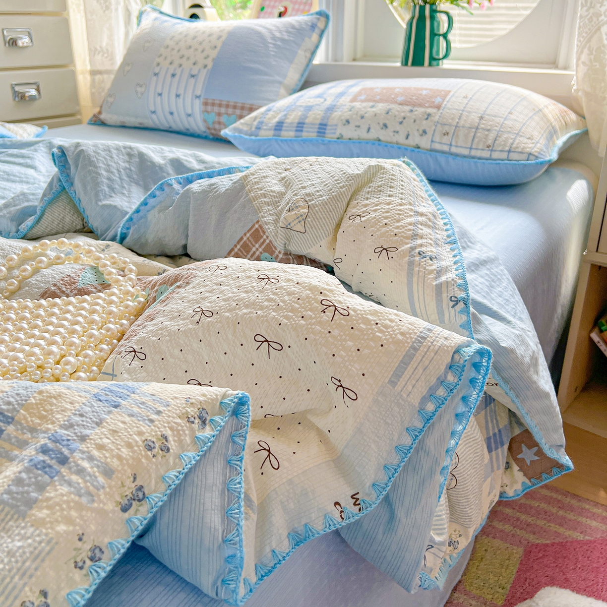 91家纺网 家纺一手货源 找家纺 恒尚居 2026新款A类泡芙纱贝壳边夏被夏凉被四件套空调被三角针绣边 【拼格奶蓝】贝壳边