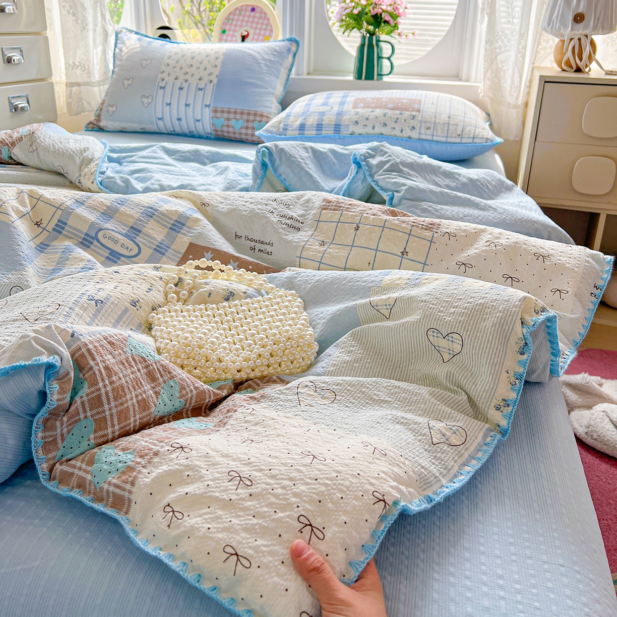 91家纺网 家纺一手货源 找家纺 恒尚居 2026新款A类泡芙纱贝壳边夏被夏凉被四件套空调被三角针绣边 【拼格奶蓝】贝壳边