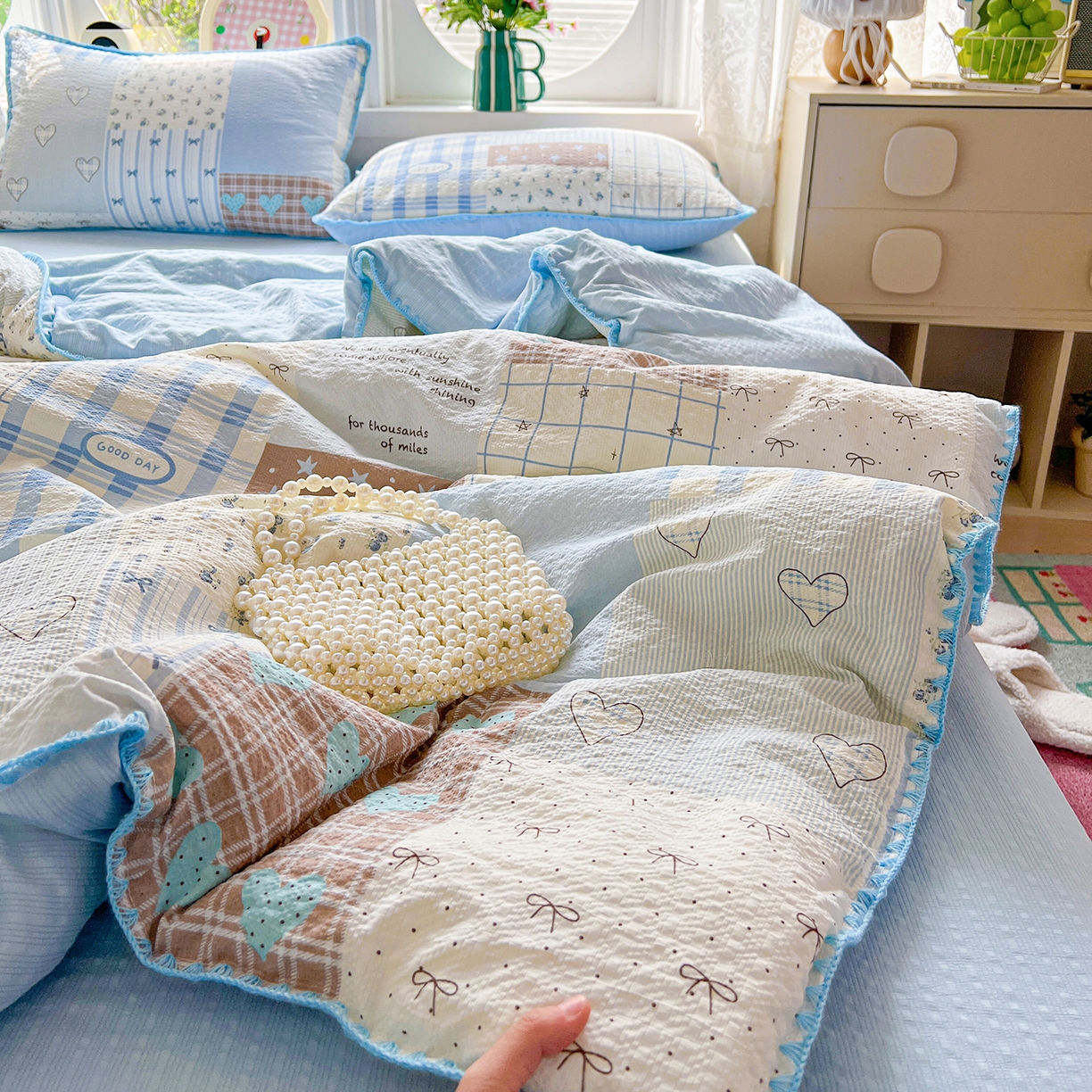 91家纺网 家纺一手货源 找家纺 恒尚居 2026新款A类泡芙纱贝壳边夏被夏凉被四件套空调被三角针绣边 【拼格奶蓝】贝壳边