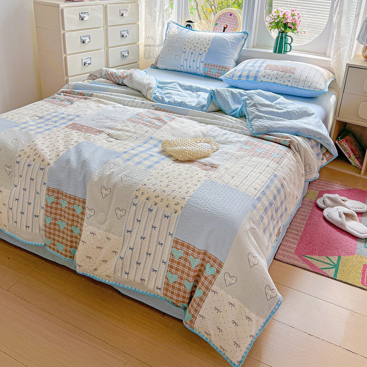 91家纺网 家纺一手货源 找家纺 恒尚居 2026新款A类泡芙纱贝壳边夏被夏凉被四件套空调被三角针绣边 【拼格奶蓝】贝壳边