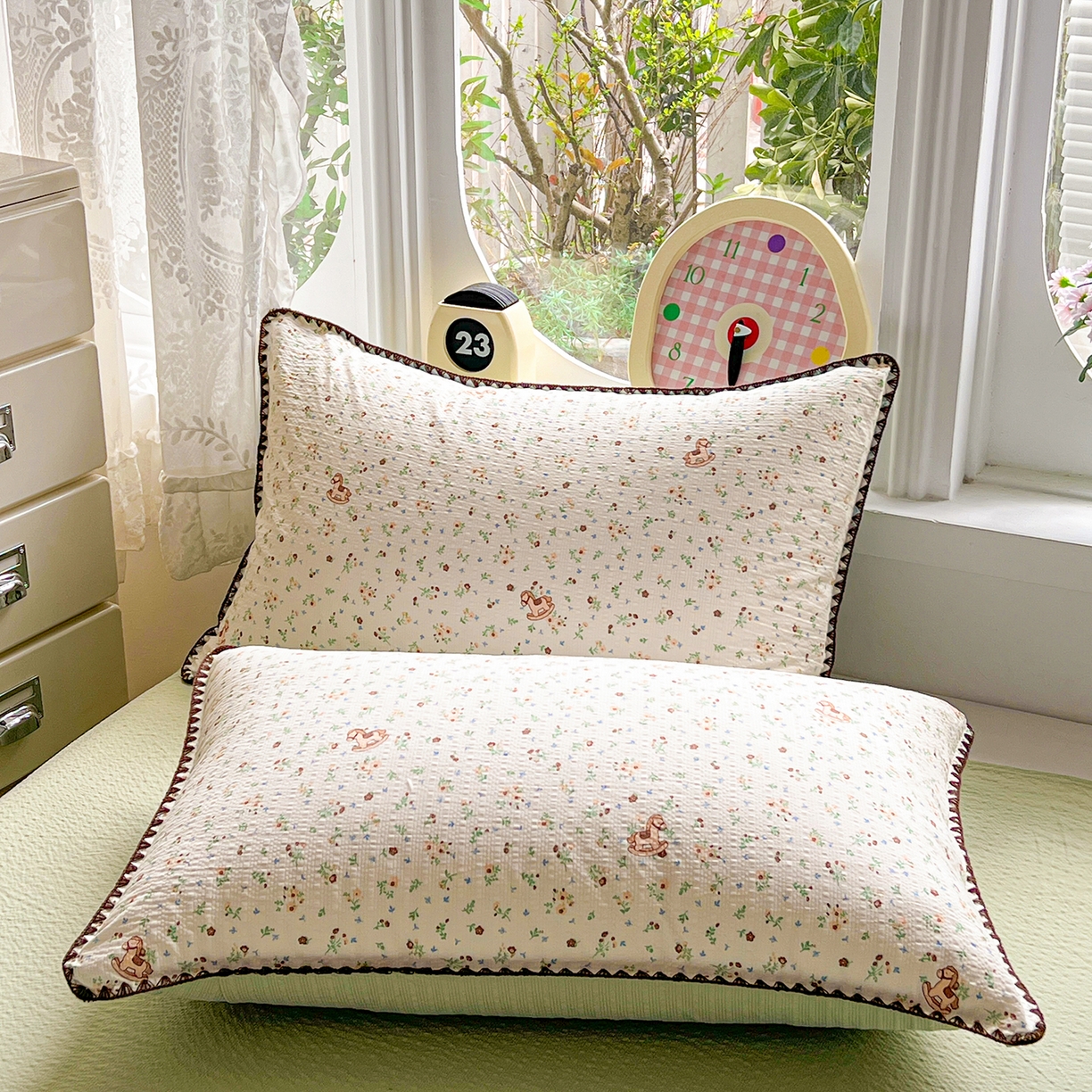 91家纺网 家纺一手货源 找家纺 恒尚居 2026新款A类泡芙纱贝壳边夏被夏凉被四件套空调被三角针绣边 【碎花摇摇马】贝壳边