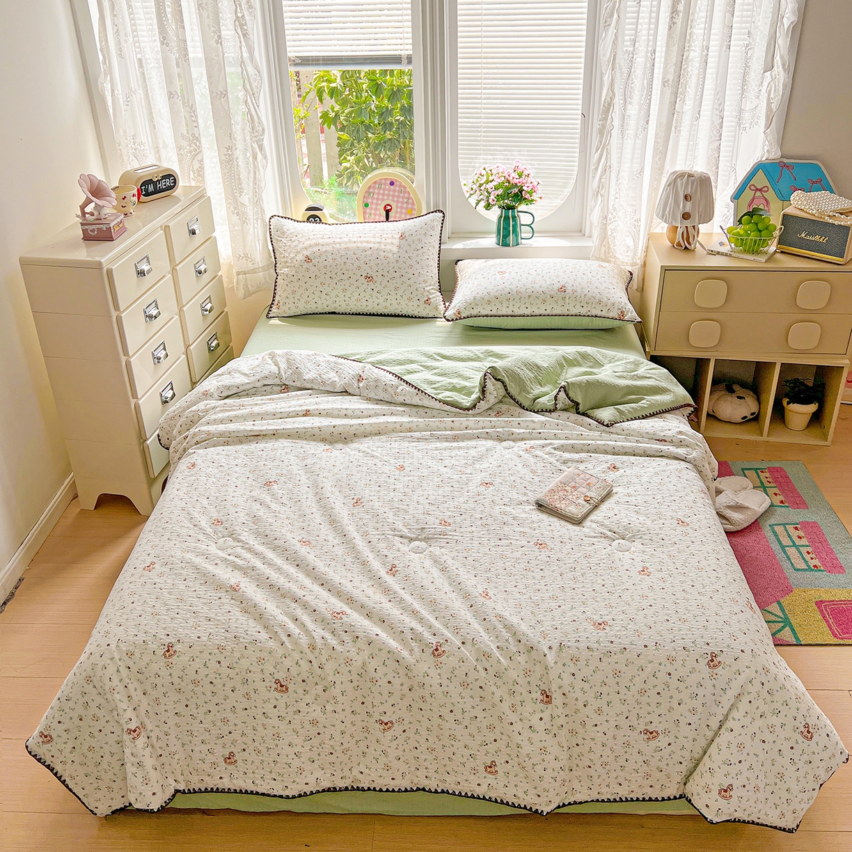 91家纺网 家纺一手货源 找家纺 恒尚居 2026新款A类泡芙纱贝壳边夏被夏凉被四件套空调被三角针绣边 【碎花摇摇马】贝壳边