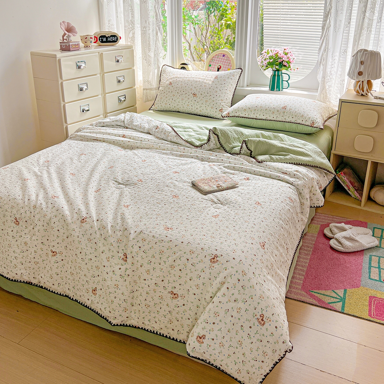 91家纺网 家纺一手货源 找家纺 恒尚居 2026新款A类泡芙纱贝壳边夏被夏凉被四件套空调被三角针绣边 【碎花摇摇马】贝壳边