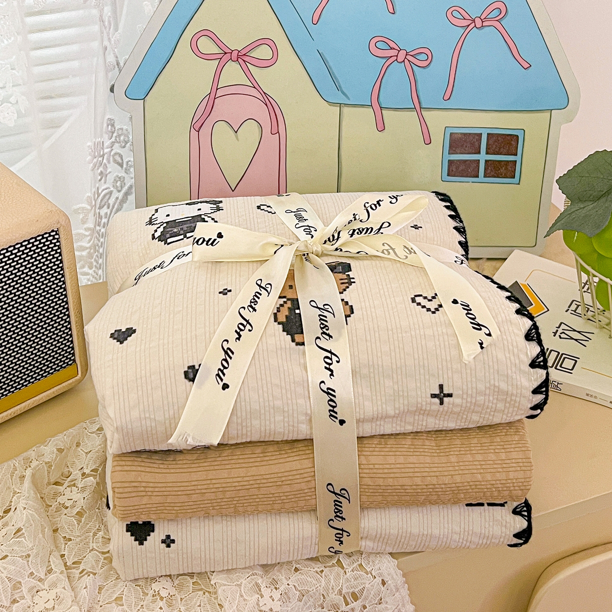 91家纺网 家纺一手货源 找家纺 恒尚居 2026新款A类泡芙纱贝壳边夏被夏凉被四件套空调被三角针绣边 【甜妹小猫】贝壳边