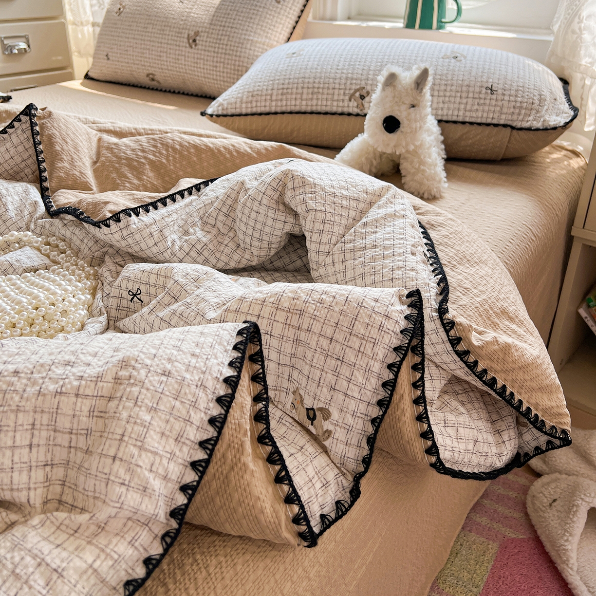 91家纺网 家纺一手货源 找家纺 恒尚居 2026新款A类泡芙纱贝壳边夏被夏凉被四件套空调被三角针绣边 【细格木马】贝壳边