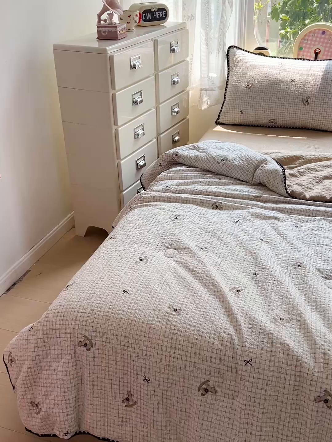 91家纺网 家纺一手货源 找家纺 恒尚居 2026新款A类泡芙纱贝壳边夏被夏凉被四件套空调被三角针绣边 【细格木马】贝壳边