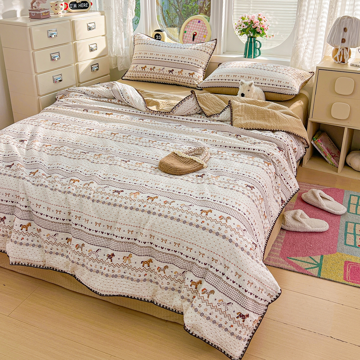 91家纺网 家纺一手货源 找家纺 恒尚居 2026新款A类泡芙纱贝壳边夏被夏凉被四件套空调被三角针绣边 【小马奔腾】贝壳边