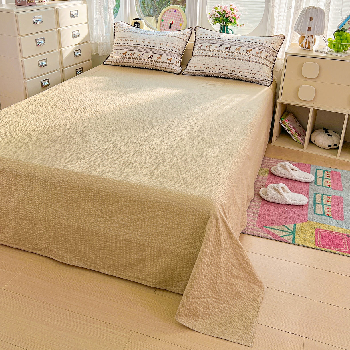 91家纺网 家纺一手货源 找家纺 恒尚居 2026新款A类泡芙纱贝壳边夏被夏凉被四件套空调被三角针绣边 【小马奔腾】贝壳边