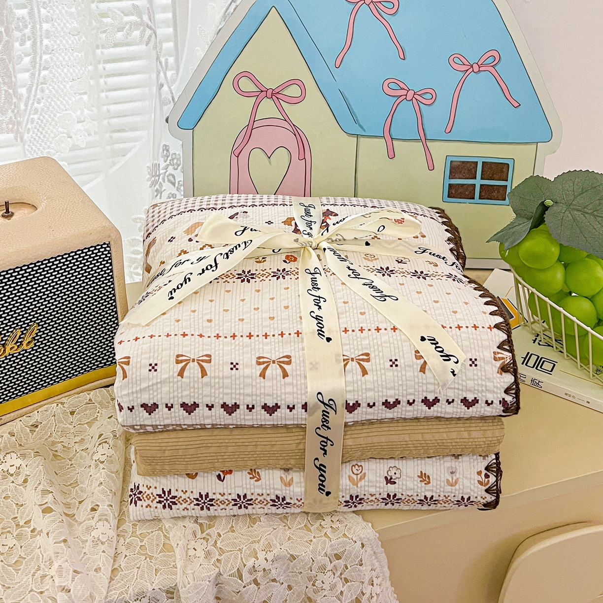 91家纺网 家纺一手货源 找家纺 恒尚居 2026新款A类泡芙纱贝壳边夏被夏凉被四件套空调被三角针绣边 【小马奔腾】贝壳边