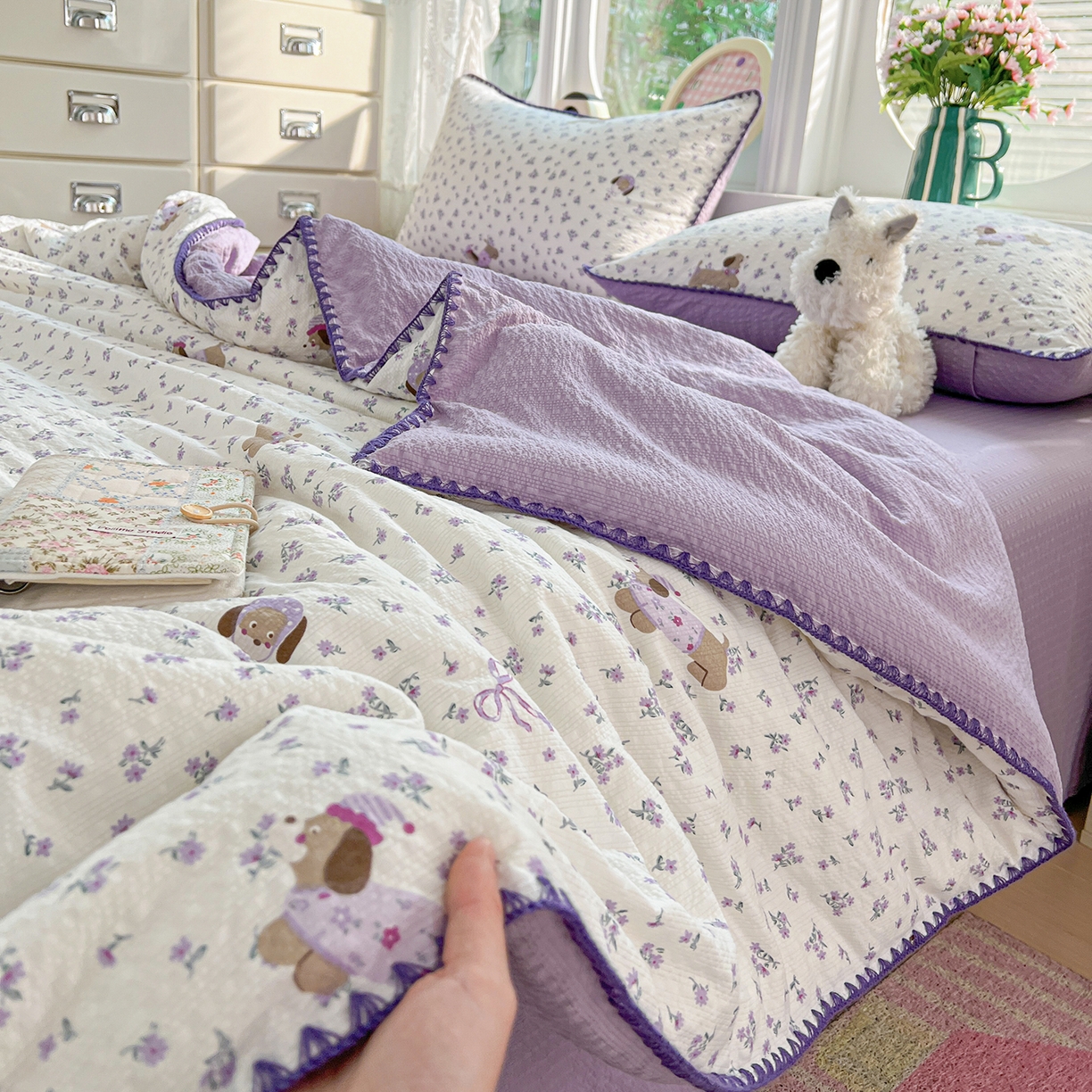 91家纺网 家纺一手货源 找家纺 恒尚居 2026新款A类泡芙纱贝壳边夏被夏凉被四件套空调被三角针绣边 【紫调小狗】贝壳边