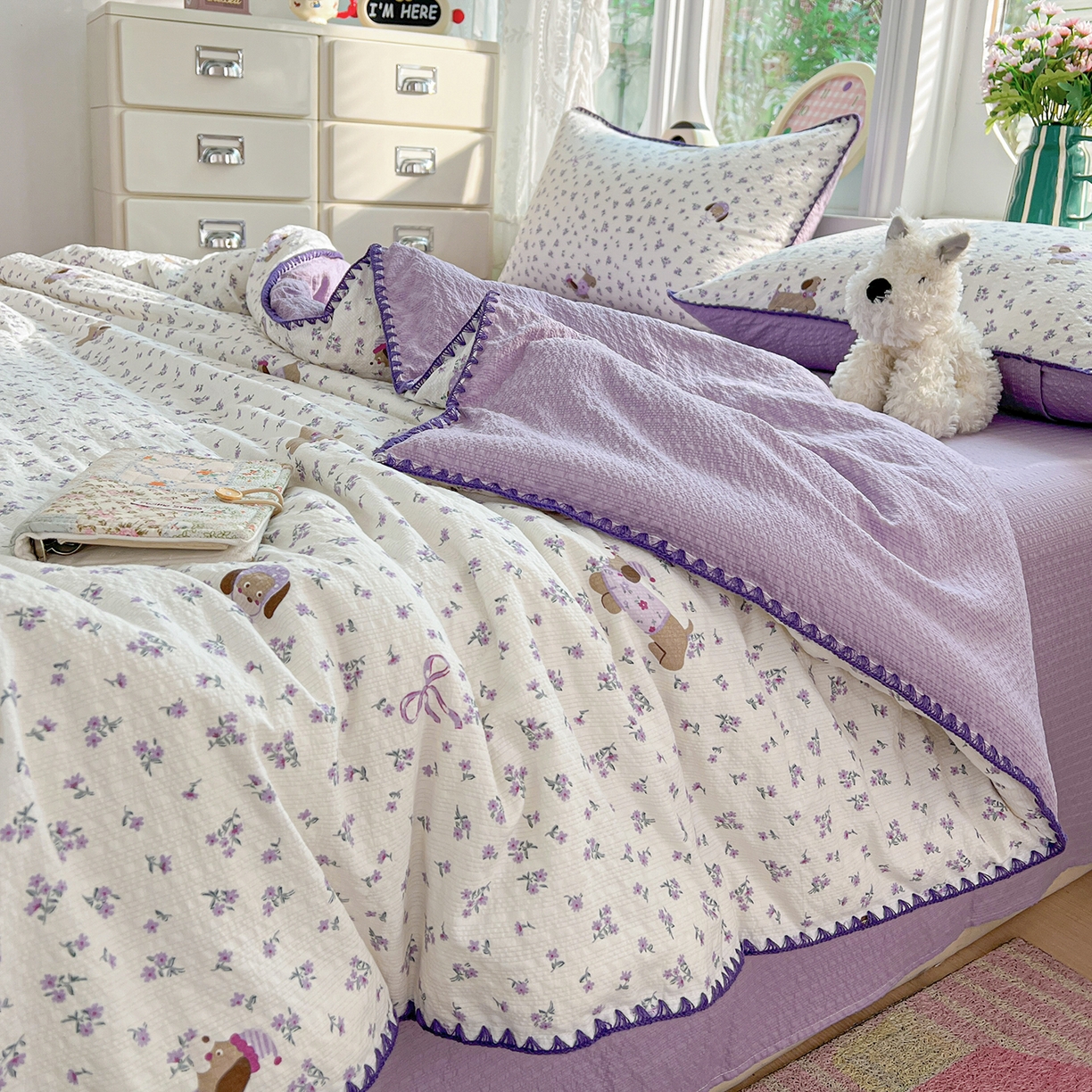 91家纺网 家纺一手货源 找家纺 恒尚居 2026新款A类泡芙纱贝壳边夏被夏凉被四件套空调被三角针绣边 【紫调小狗】贝壳边