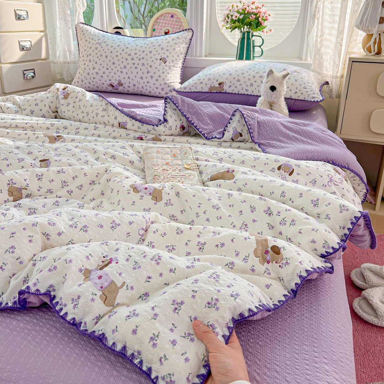 91家纺网 家纺一手货源 找家纺 恒尚居 2026新款A类泡芙纱贝壳边夏被夏凉被四件套空调被三角针绣边 【紫调小狗】贝壳边