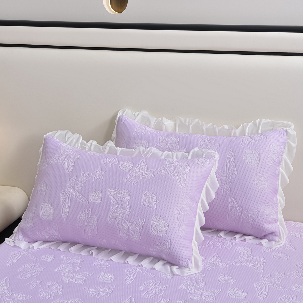 91家纺网 家纺一手货源 找家纺 赛丽雅 2026春夏新款480克A类PE聚乙烯提花冰豆豆凉感床裙款凉席三件套席子空调软席 浮蝶玫瑰-紫