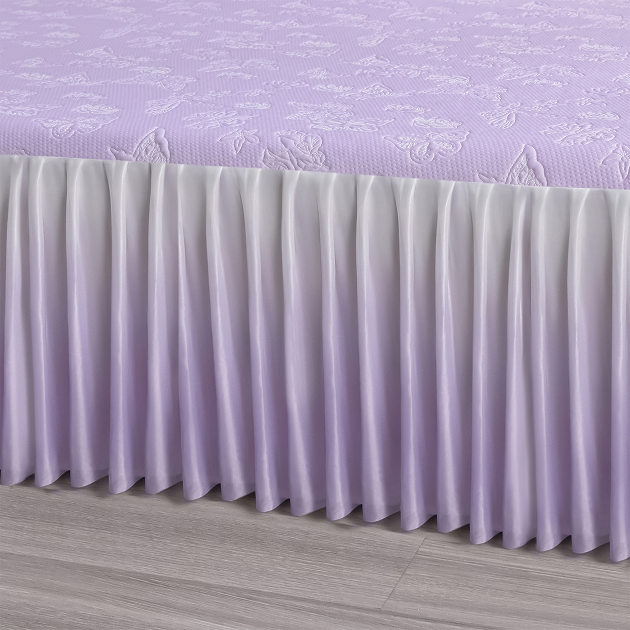 91家纺网 家纺一手货源 找家纺 赛丽雅 2026春夏新款480克A类PE聚乙烯提花冰豆豆凉感床裙款凉席三件套席子空调软席 浮蝶玫瑰-紫