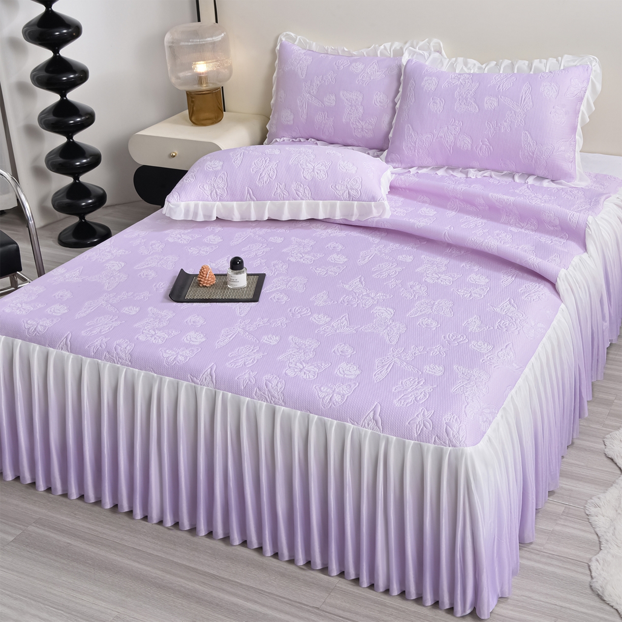 91家纺网 家纺一手货源 找家纺 赛丽雅 2026春夏新款480克A类PE聚乙烯提花冰豆豆凉感床裙款凉席三件套席子空调软席 浮蝶玫瑰-紫