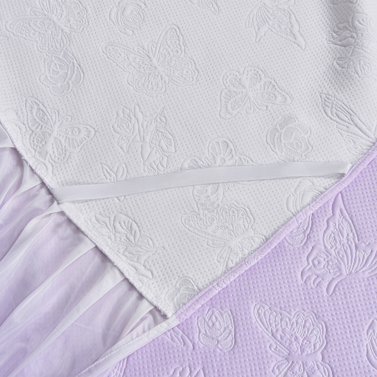 91家纺网 家纺一手货源 找家纺 赛丽雅 2026春夏新款480克A类PE聚乙烯提花冰豆豆凉感床裙款凉席三件套席子空调软席 浮蝶玫瑰-紫