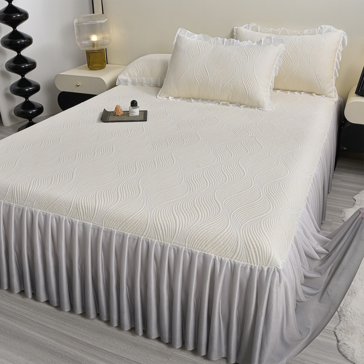 91家纺网 家纺一手货源 找家纺 赛丽雅 2026春夏新款480克A类PE聚乙烯提花冰豆豆凉感床裙款凉席三件套席子空调软席 素色主义-米色