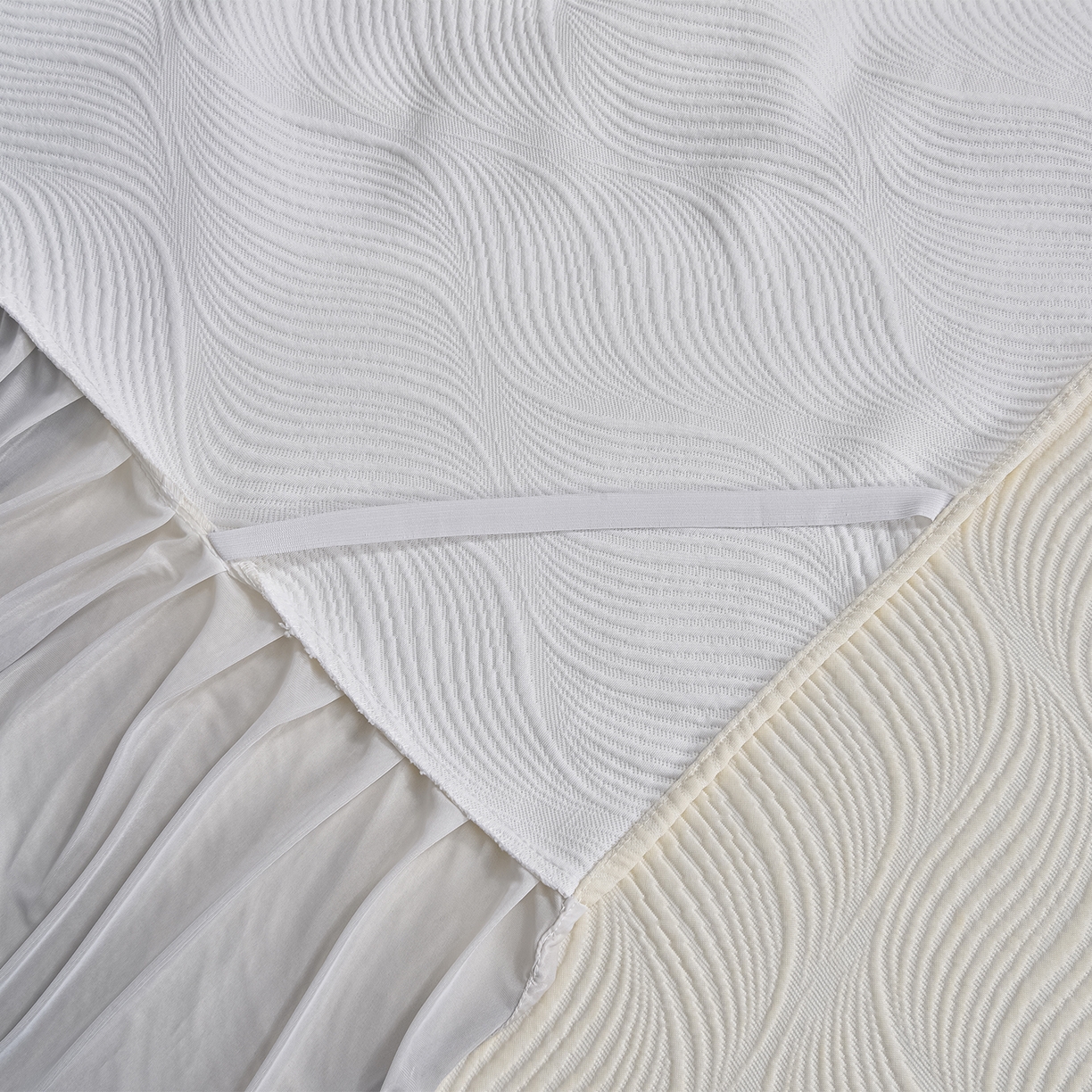 91家纺网 家纺一手货源 找家纺 赛丽雅 2026春夏新款480克A类PE聚乙烯提花冰豆豆凉感床裙款凉席三件套席子空调软席 素色主义-米色