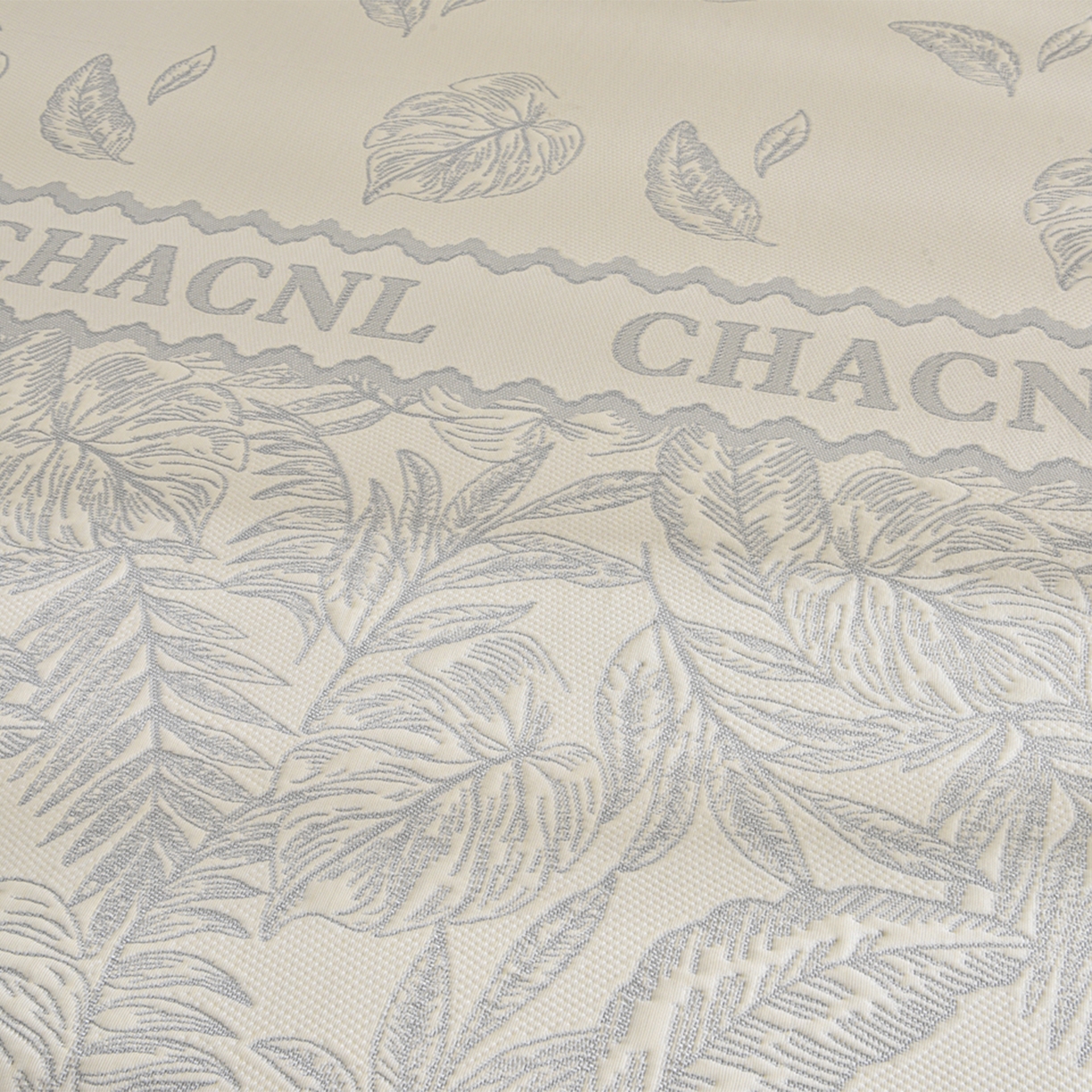 91家纺网 家纺一手货源 找家纺 赛丽雅 2026春夏新款400克A类提花冰豆豆凉感床裙款凉席三件套席子空调软席 海岛风情-香槟