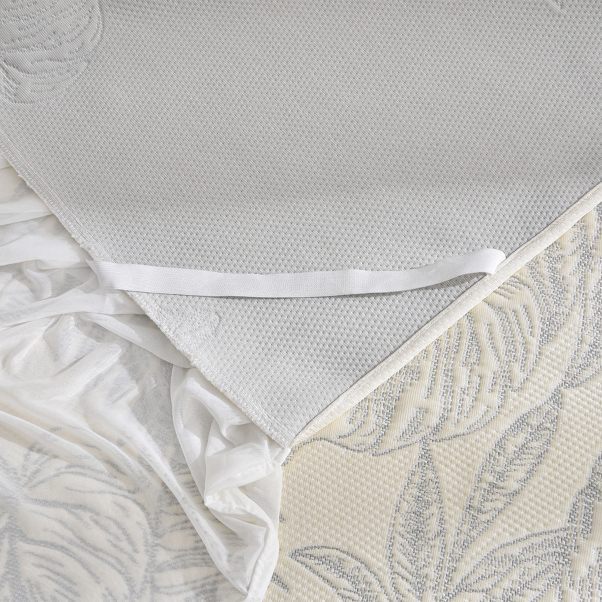 91家纺网 家纺一手货源 找家纺 赛丽雅 2026春夏新款400克A类提花冰豆豆凉感床裙款凉席三件套席子空调软席 海岛风情-香槟