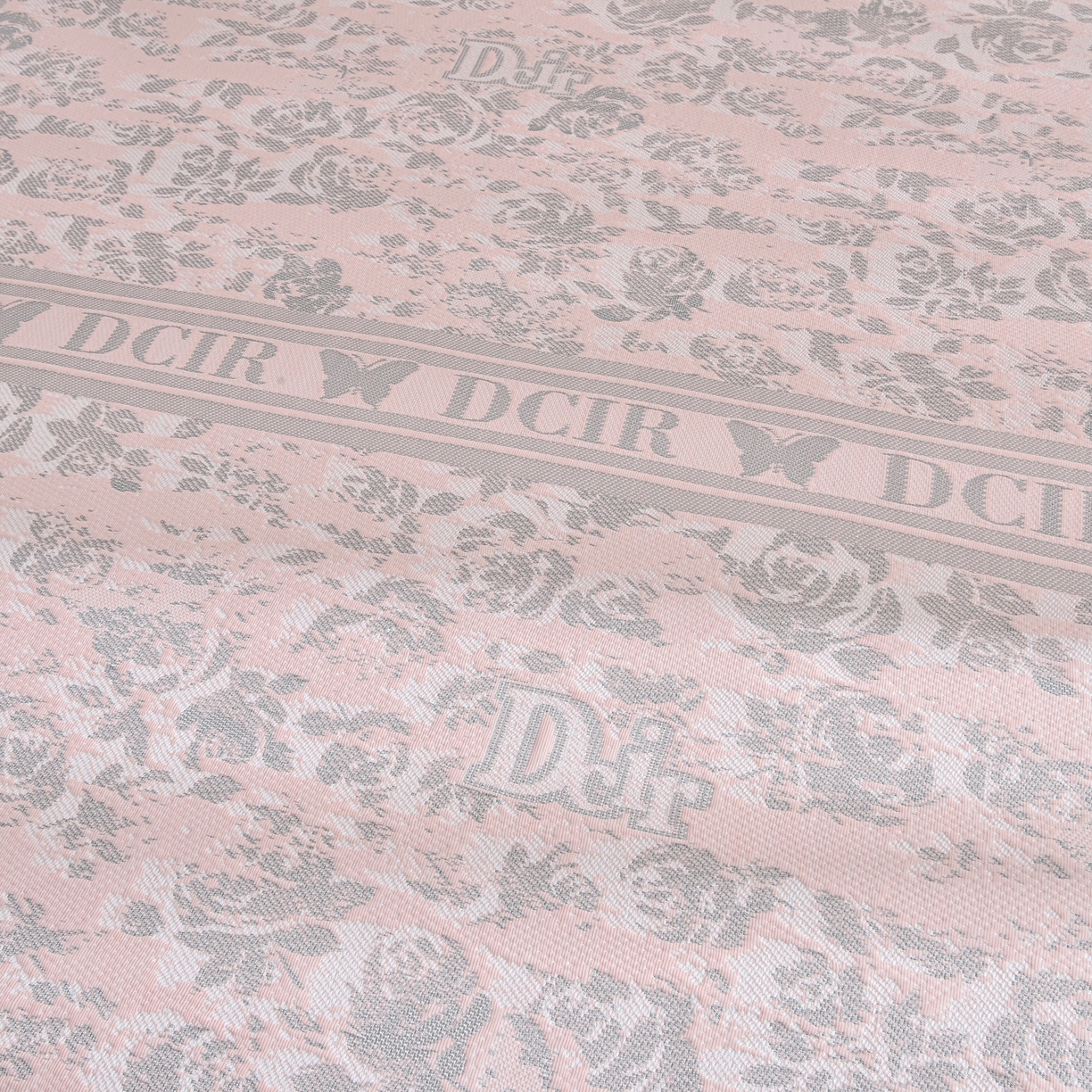 91家纺网 家纺一手货源 找家纺 赛丽雅 2026春夏新款400克A类提花冰豆豆凉感床裙款凉席三件套席子空调软席 玫瑰蝶舞-粉