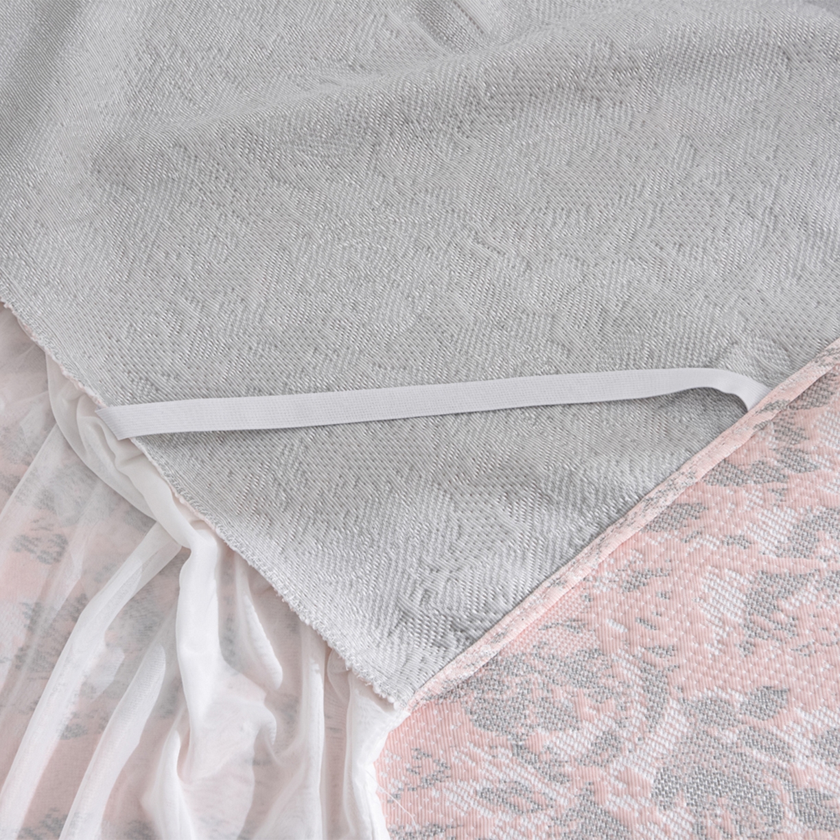 91家纺网 家纺一手货源 找家纺 赛丽雅 2026春夏新款400克A类提花冰豆豆凉感床裙款凉席三件套席子空调软席 玫瑰蝶舞-粉