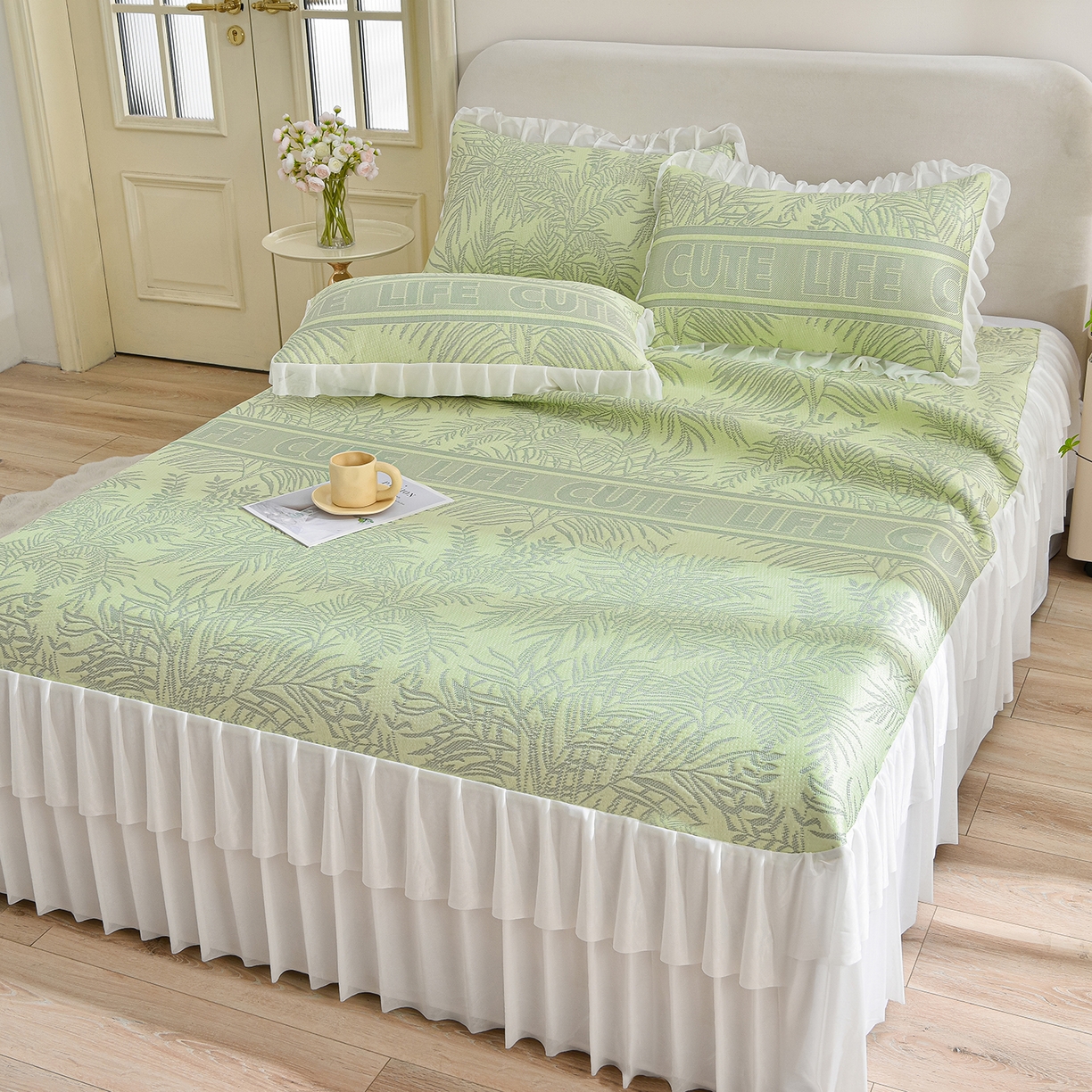 91家纺网 家纺一手货源 找家纺 赛丽雅 2026春夏新款400克A类提花冰豆豆凉感床裙款凉席三件套席子空调软席 热带雨林-绿