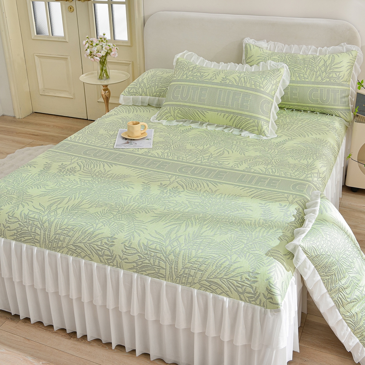 91家纺网 家纺一手货源 找家纺 赛丽雅 2026春夏新款400克A类提花冰豆豆凉感床裙款凉席三件套席子空调软席 热带雨林-绿