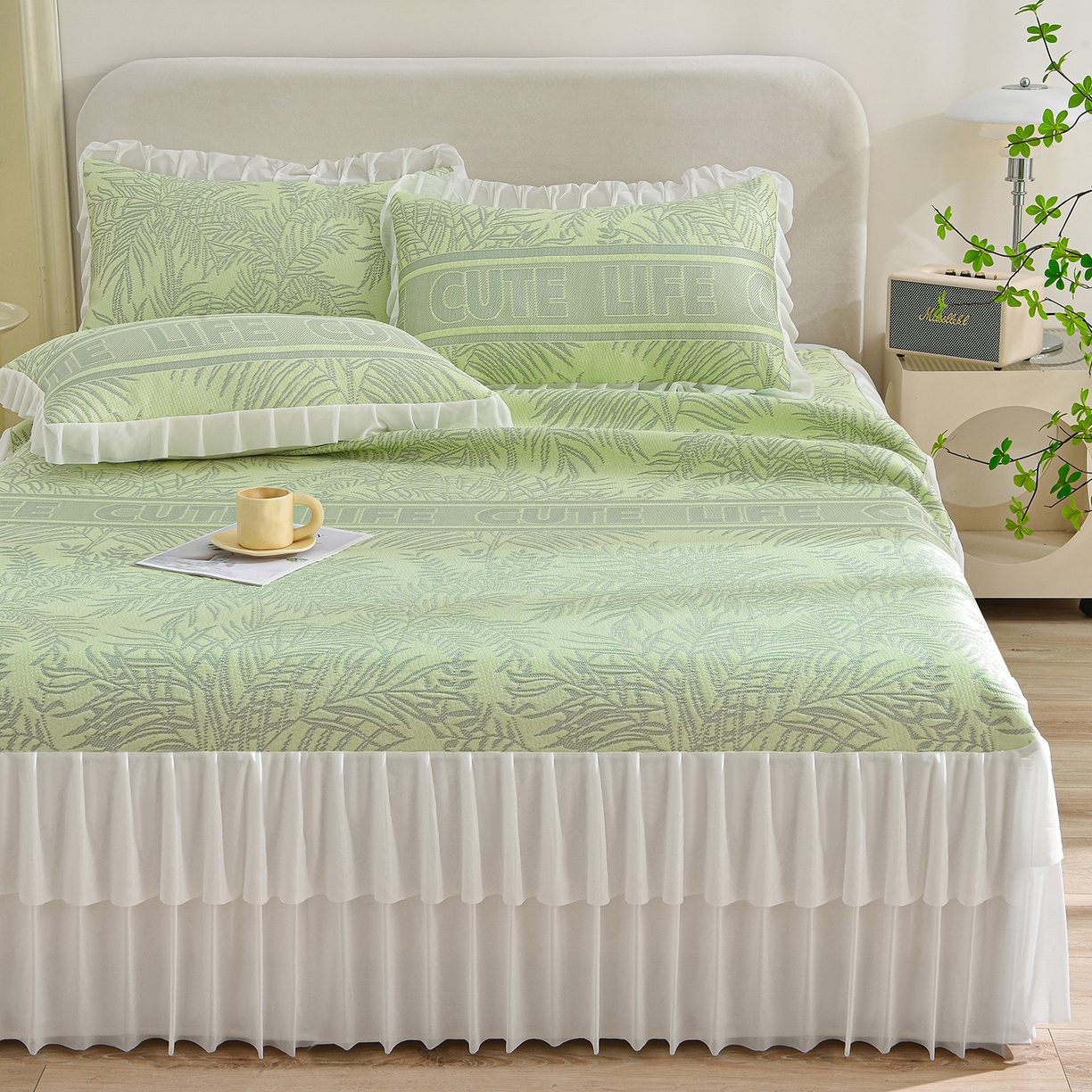 91家纺网 家纺一手货源 找家纺 赛丽雅 2026春夏新款400克A类提花冰豆豆凉感床裙款凉席三件套席子空调软席 热带雨林-绿