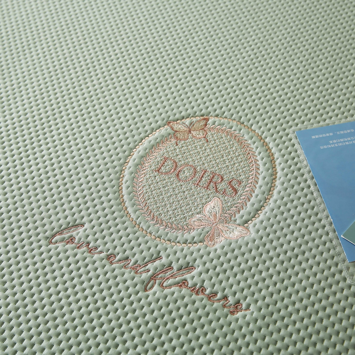 91家纺网 家纺一手货源 找家纺 席匠 2026新款豆豆直角绣花玫瑰款-高分子软席系列 绿色