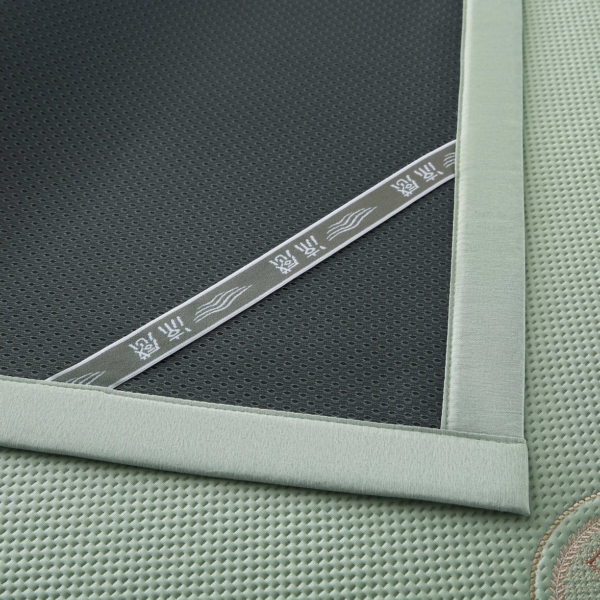 91家纺网 家纺一手货源 找家纺 席匠 2026新款豆豆直角绣花玫瑰款-高分子软席系列 绿色