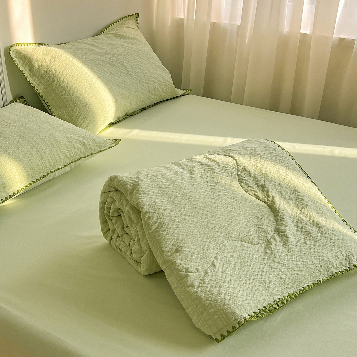 91家纺网 家纺一手货源 找家纺 仟网汇 2026新款贝壳边泡泡纱三角针夏被四件套--纯色系列 抹茶绿