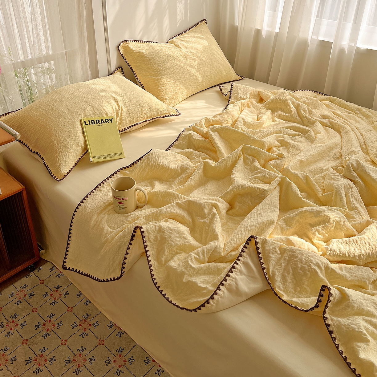 91家纺网 家纺一手货源 找家纺 仟网汇 2026新款贝壳边泡泡纱三角针夏被四件套--纯色系列 奶油黄