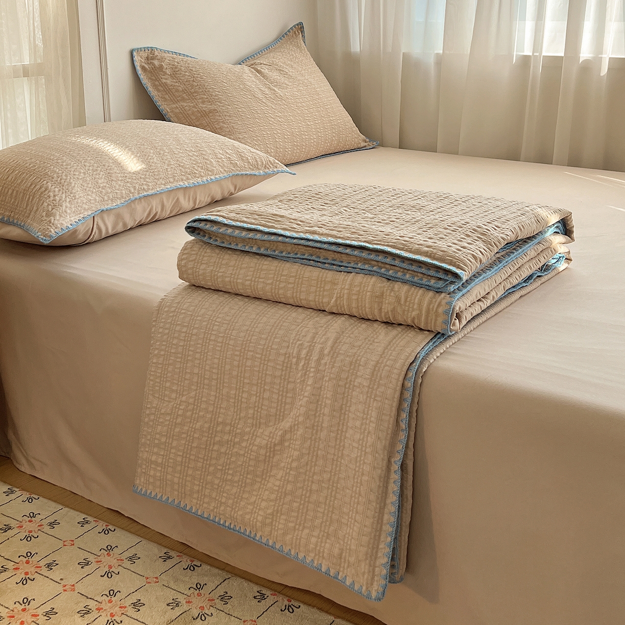 91家纺网 家纺一手货源 找家纺 仟网汇 2026新款贝壳边泡泡纱三角针夏被四件套--纯色系列 燕麦咖