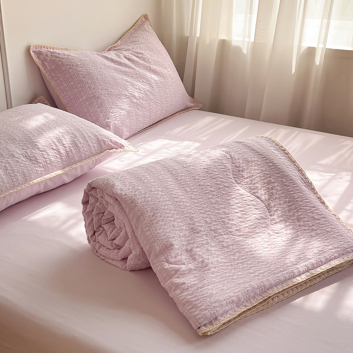 91家纺网 家纺一手货源 找家纺 仟网汇 2026新款贝壳边泡泡纱三角针夏被四件套--纯色系列 芋泥紫