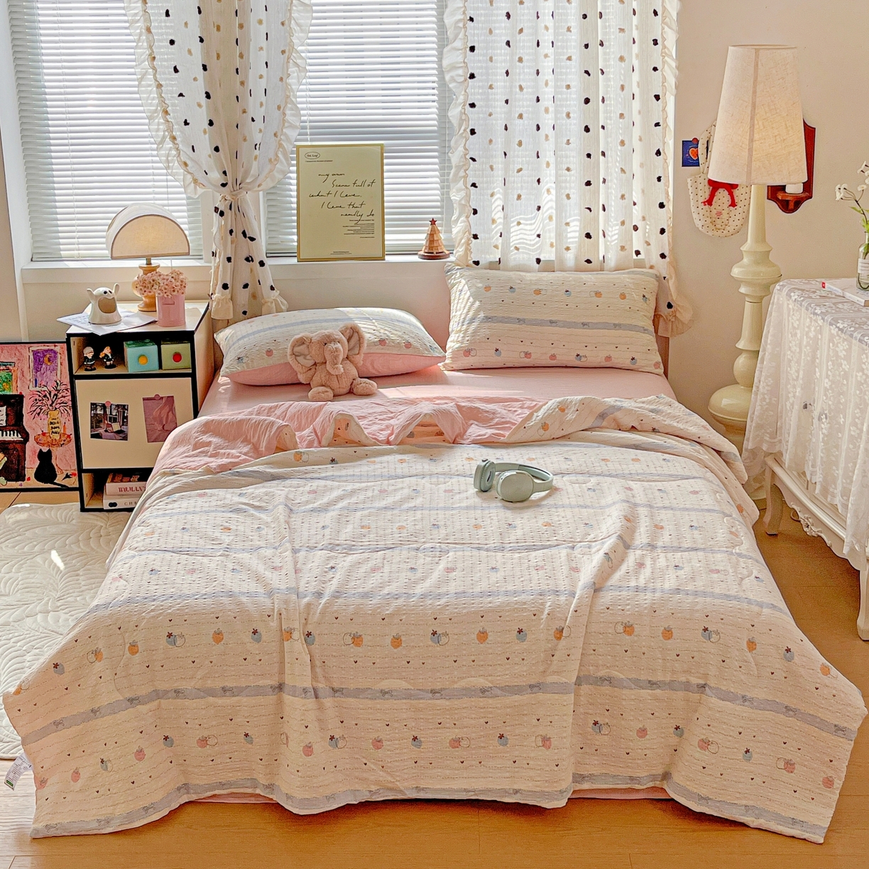 91家纺网 家纺一手货源 找家纺 仟网汇 2026新款泡芙纱简单款夏被四件套 草莓恋语