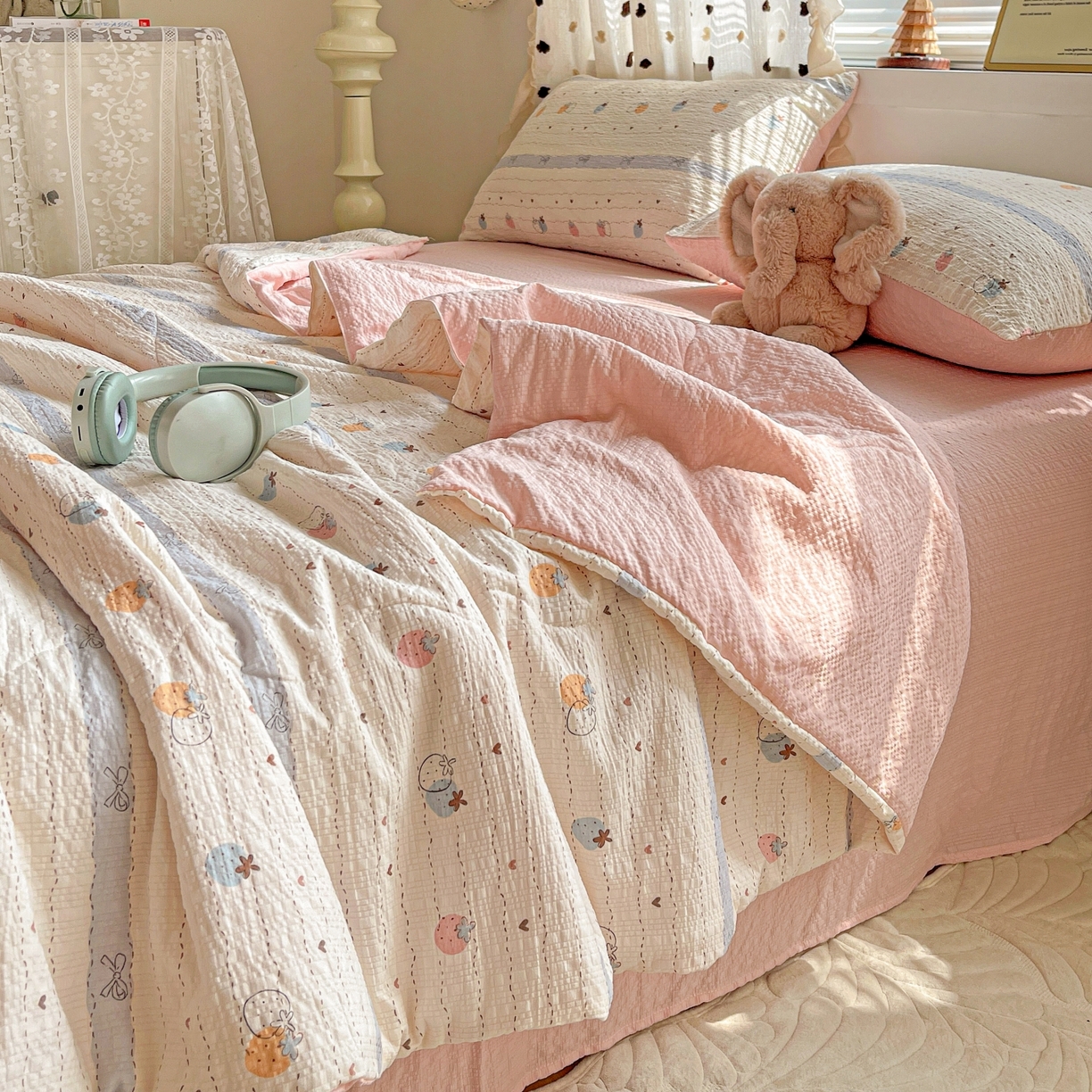 91家纺网 家纺一手货源 找家纺 仟网汇 2026新款泡芙纱简单款夏被四件套 草莓恋语