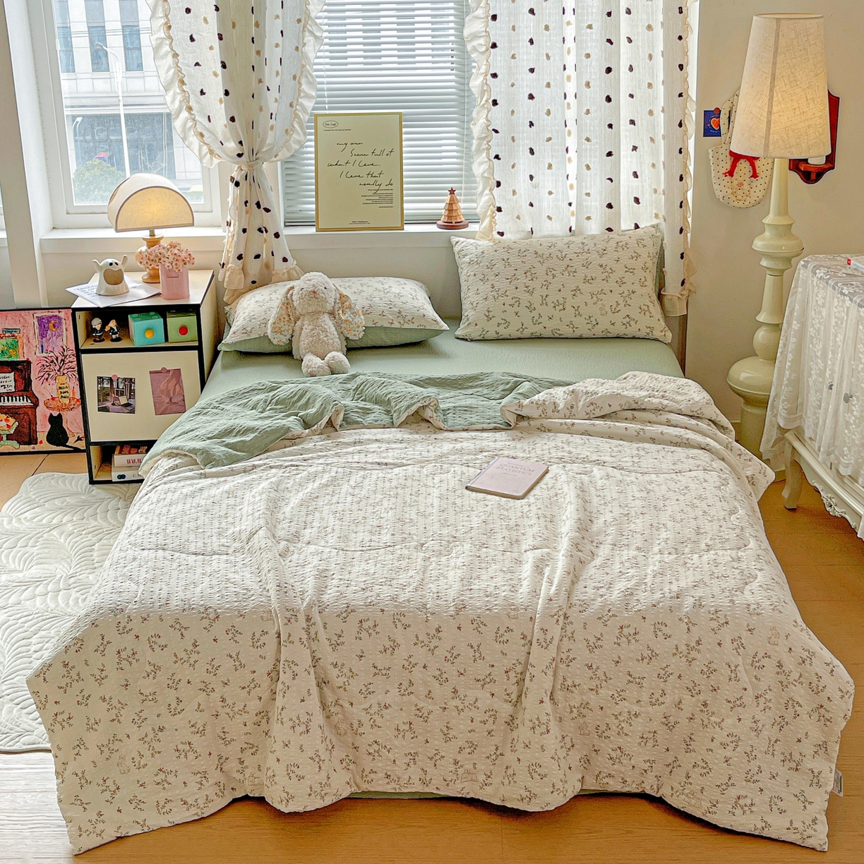 91家纺网 家纺一手货源 找家纺 仟网汇 2026新款泡芙纱简单款夏被四件套 花藤小兔