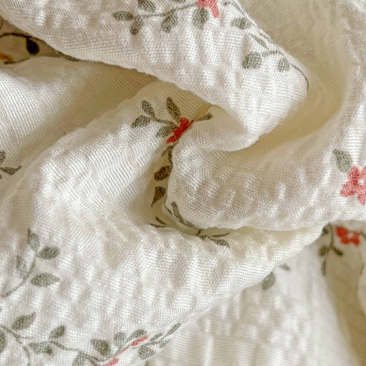 91家纺网 家纺一手货源 找家纺 仟网汇 2026新款泡芙纱简单款夏被四件套 花藤小兔